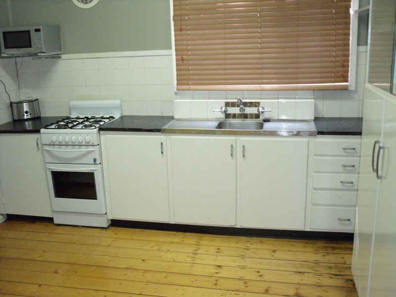 Fully Furnished in Quarry Hill Picture 2