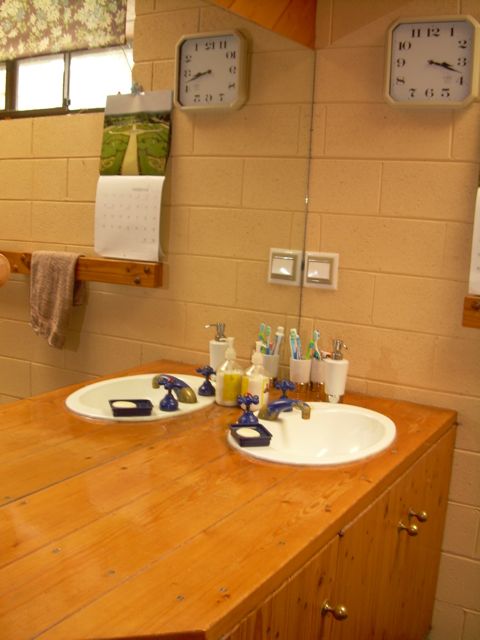 4 BEDROOM ARCHITECTURALLY DESIGNED FAMILY HOME Picture 3