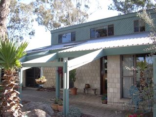 4 BEDROOM ARCHITECTURALLY DESIGNED FAMILY HOME Picture 1