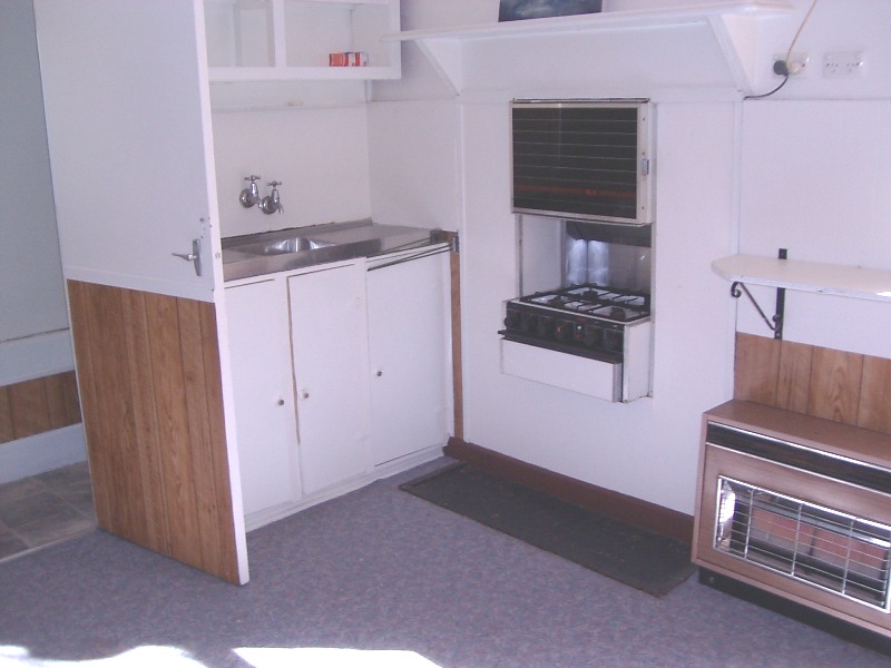 RENOVATORS DELIGHT OR A FANTASTIC STARTER Picture 2