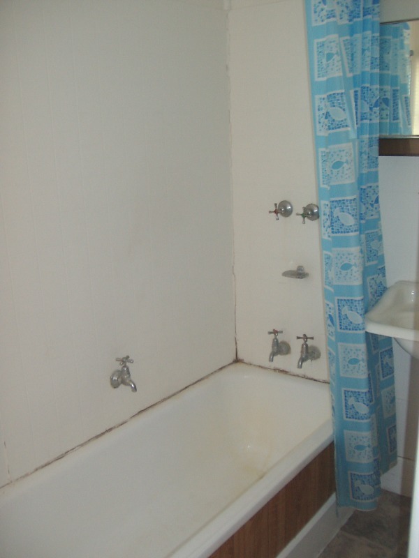 RENOVATORS DELIGHT OR A FANTASTIC STARTER Picture 3