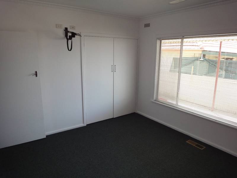 A FAMILY HOME WITH ADDITIONAL SPACE Picture 3