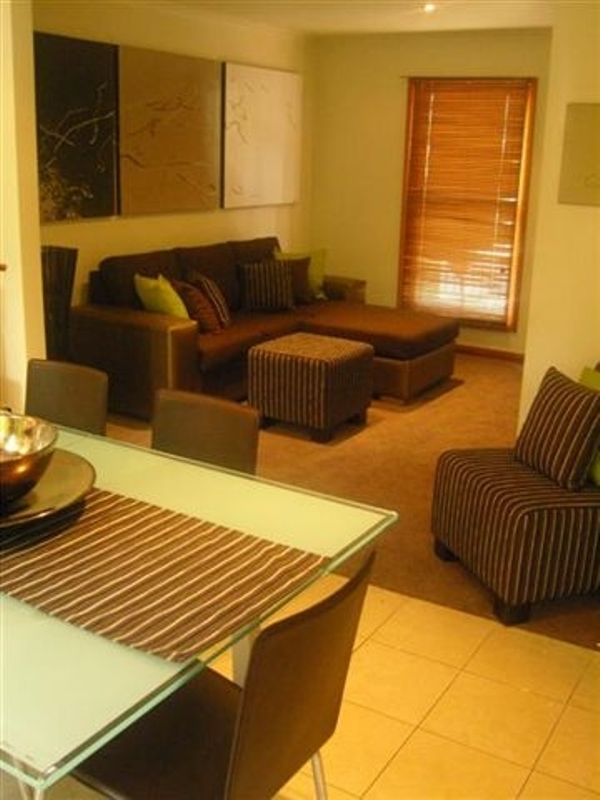 Fully Furnished Quality Townhouse Picture 3