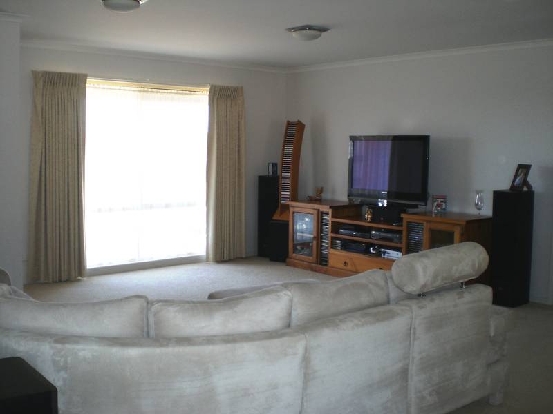 4 BEDROOM FAMILY HOME WITH GREAT ENTERTAINING Picture 3