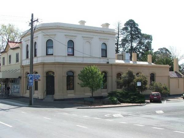 HIGH PROFILE LOCATION Picture 1