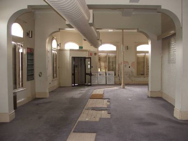 HIGH PROFILE LOCATION Picture 3