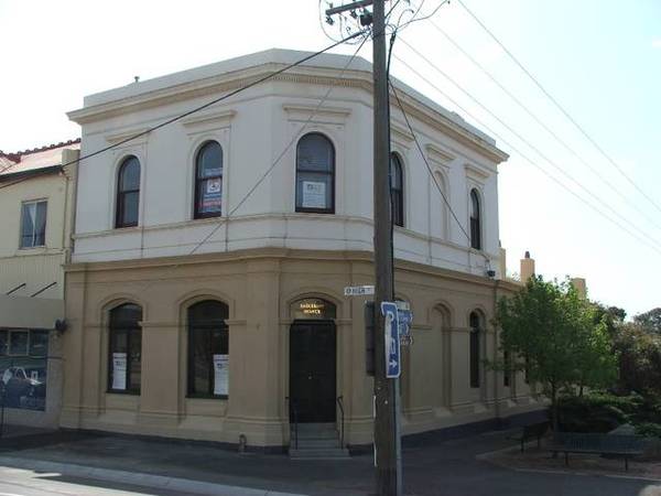 HIGH PROFILE LOCATION Picture 2