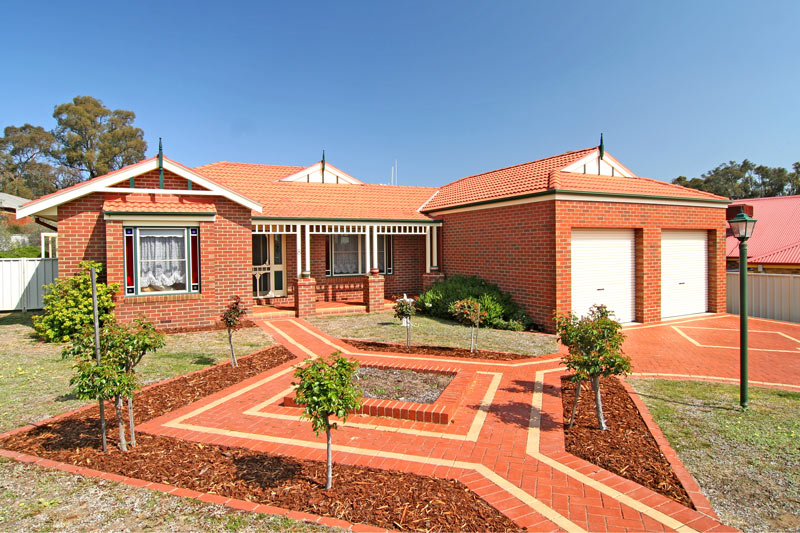 TAKE AN EARLY MORNING WALK IN THE STATE FOREST Picture 1