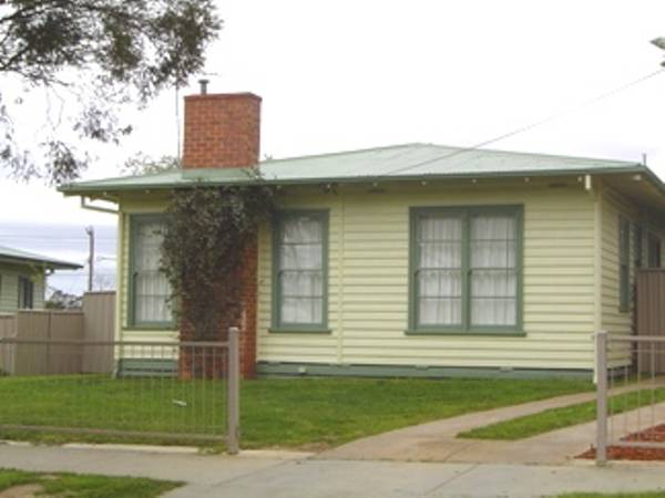 Short walk to Public Tansport Picture 1