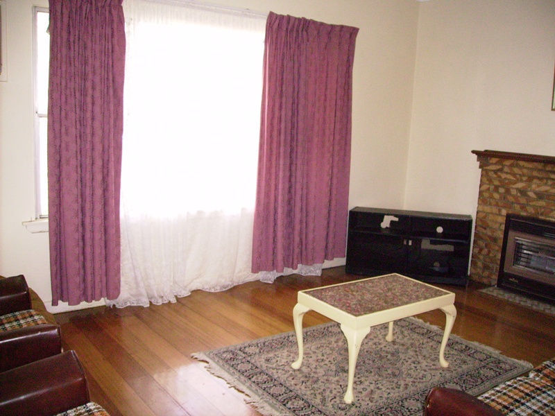 In the Heart of Town Picture 2