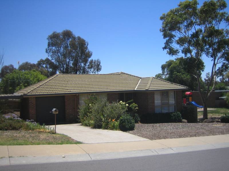 CONVENIENT LOCATION - FAMILY HOME Picture