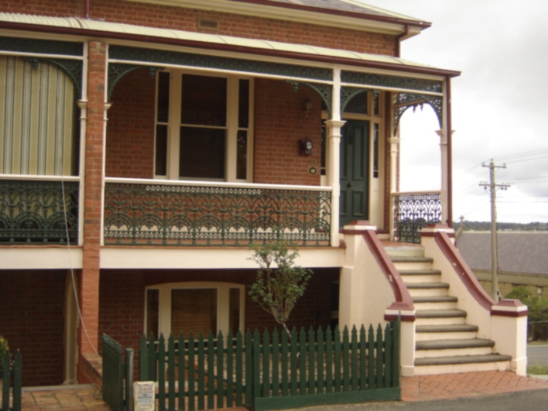 FULLY Furnished in Fabulous Location Picture 1