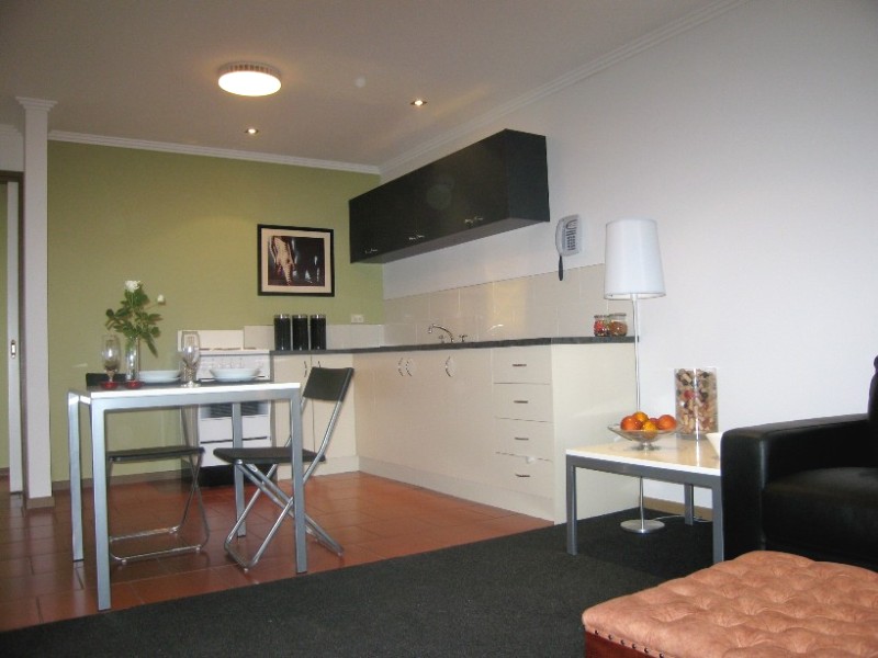 Stunning Modern Unit Picture 2