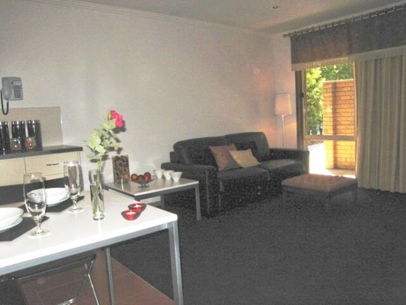 Stunning Modern Unit Picture 3