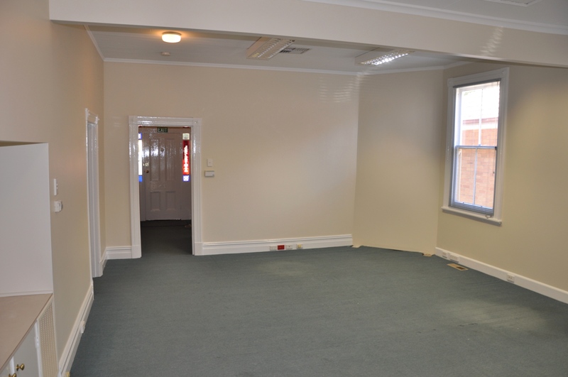 GREAT CENTRAL LOCATION Picture 3