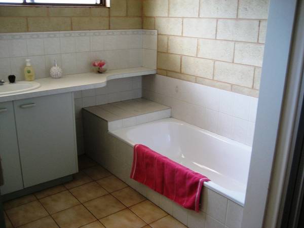 Very Neat and Tidy Picture 3