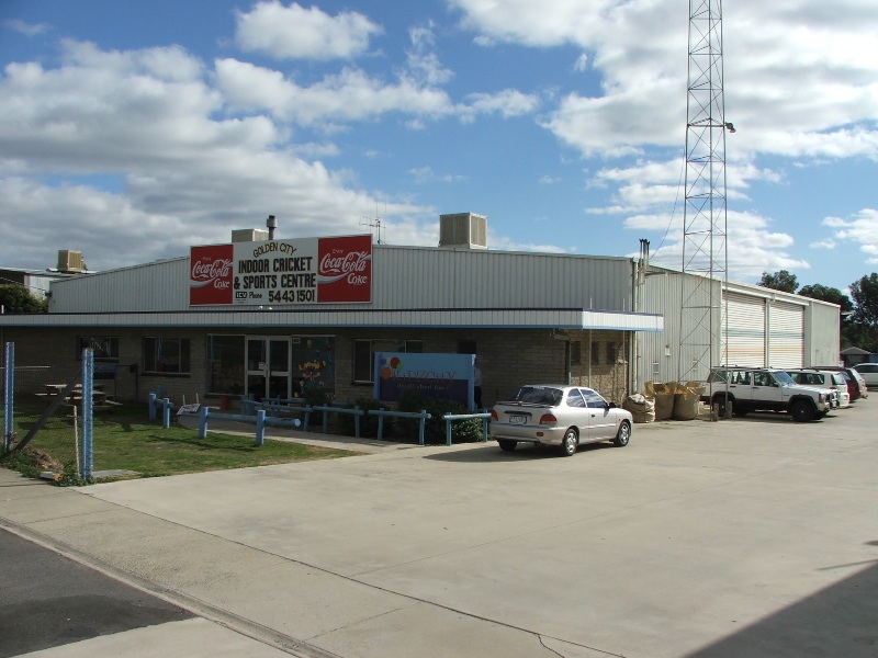 LARGE WAREHOUSE - PRIME CENTRAL LOCATION Picture 1