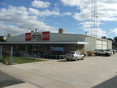 LARGE WAREHOUSE - PRIME CENTRAL LOCATION Picture