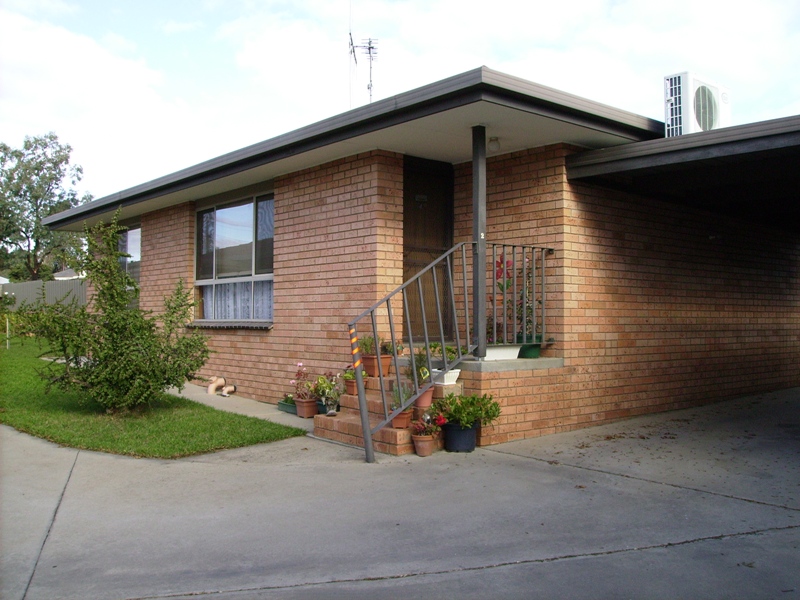 Spacious Two Bedroom Unit Picture 1