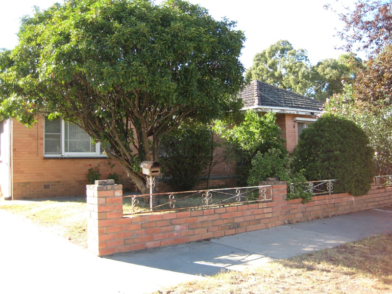 Short Walk to Centro Lansell Picture 1