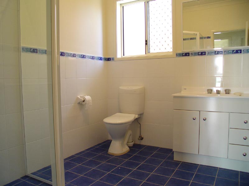 MODERN UNFURNISHED 4 BEDROOM TOWNHOUSE Picture