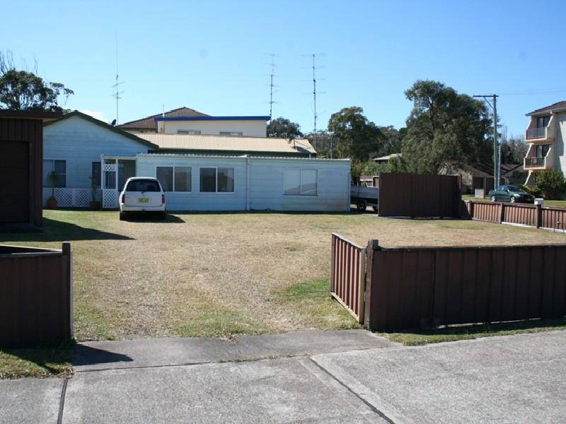 HUGE DEVELOPMENT OPPORTUNITY ON WATERFRONT SITE! Picture 1