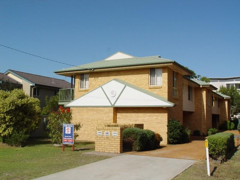 COSY TOWNHOUSE CLOSE TO BEACH Picture 2