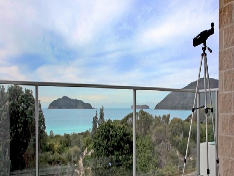 SEASIDE LUXURY ◆ HAWKS NEST ◆ PORT STEPHENS Picture 2