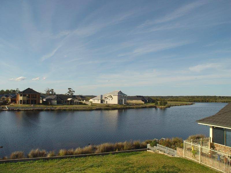 WATERFRONT FOREVER - WITH FAMILY APPEAL Picture 3