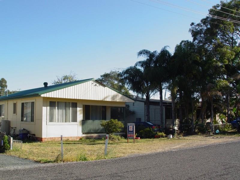 QUAINT COTTAGE IN A QUIET STREET Picture 1