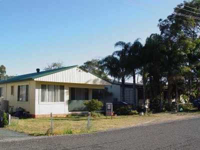 QUAINT COTTAGE IN A QUIET STREET Picture