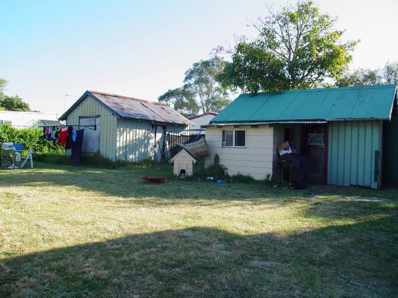 QUAINT COTTAGE IN A QUIET STREET Picture 3