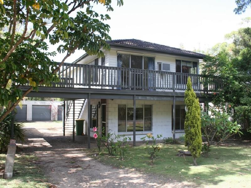 WALK 300mtrs TO THE BEACH! Picture 1