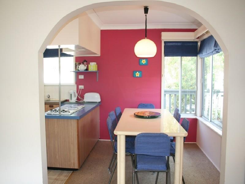 WALK 300mtrs TO THE BEACH! Picture 3