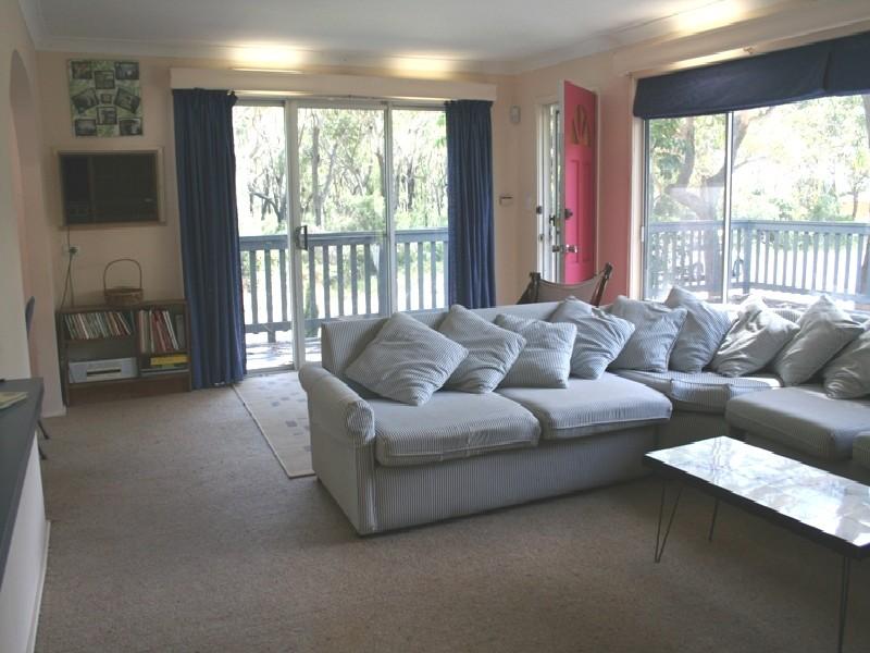 WALK 300mtrs TO THE BEACH! Picture 2