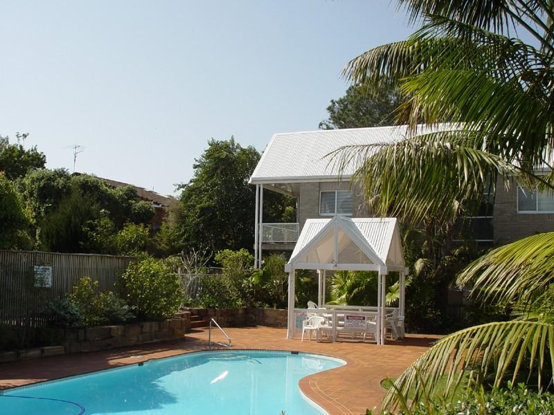 RIVERSIDE GARDENS Picture 1