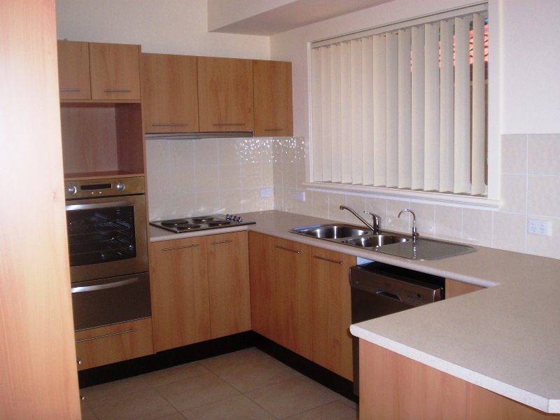 Modern 3 Bedroom Townhouse Picture