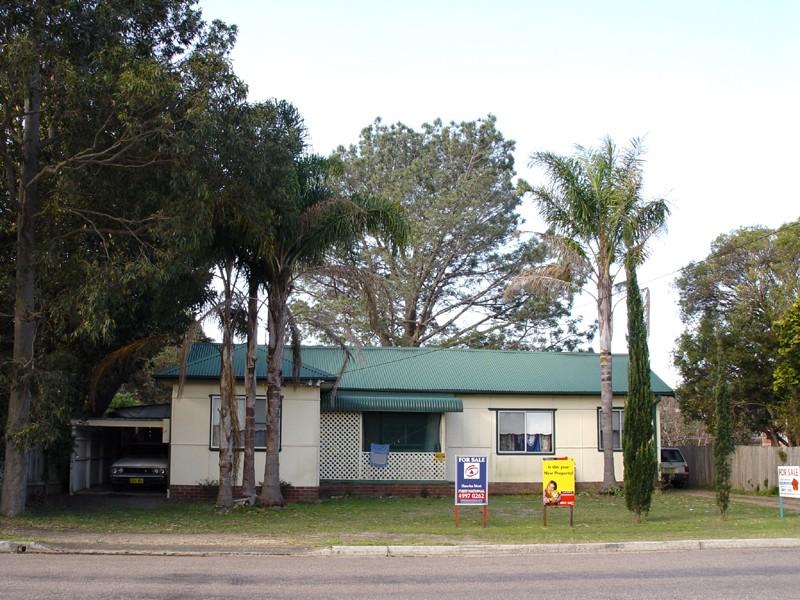 RENT OUT OR REDEVELOP! Picture 1