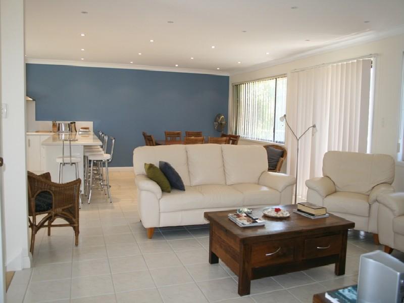 STUNNING SIMPLICITY Picture 1