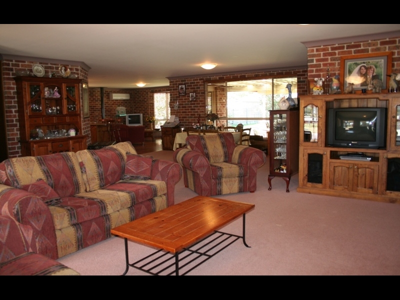 The Perfect Open Plan Family Home Picture 2