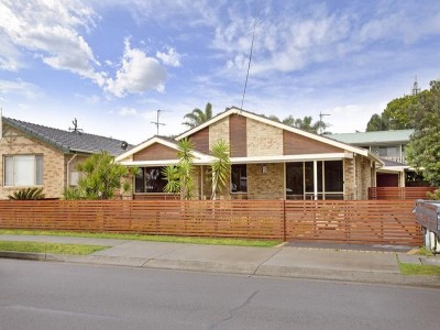 Brilliantly Remodelled Waterfront Residence Picture Brilliantly Remodelled Waterfront Residence Picture