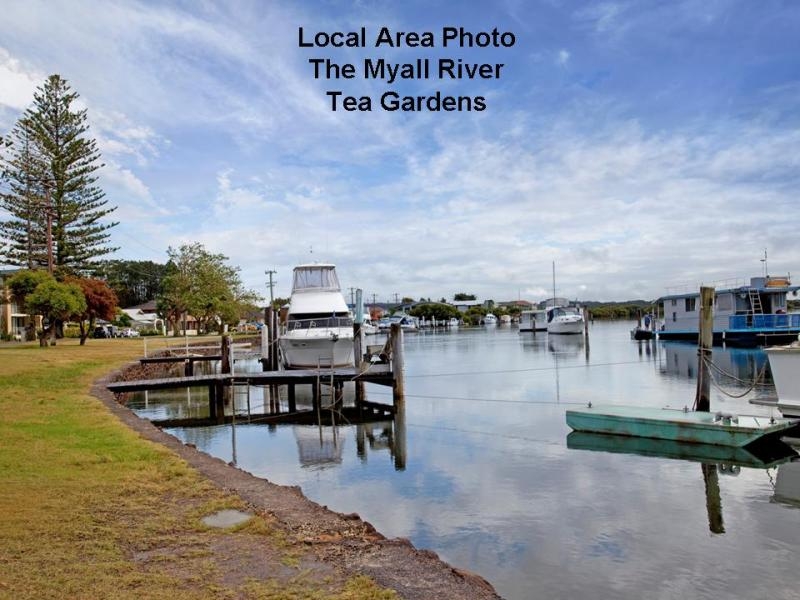 Brilliantly Remodelled Waterfront Residence Picture 3