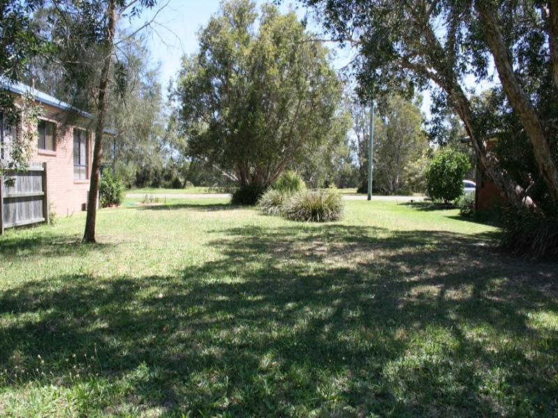 'A BLOCK ON THE BAY' Picture 1