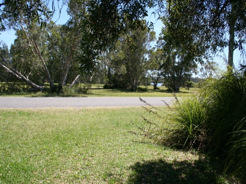 'A BLOCK ON THE BAY' Picture 3