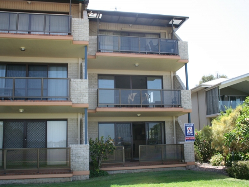 Beautifully Presented and Unique Waterfront Home Picture 1