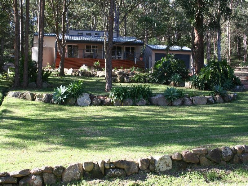 Filtered water views over professional landscaping Picture 1