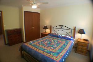 1/4 Bowral Street, HAWKS NEST Picture 2