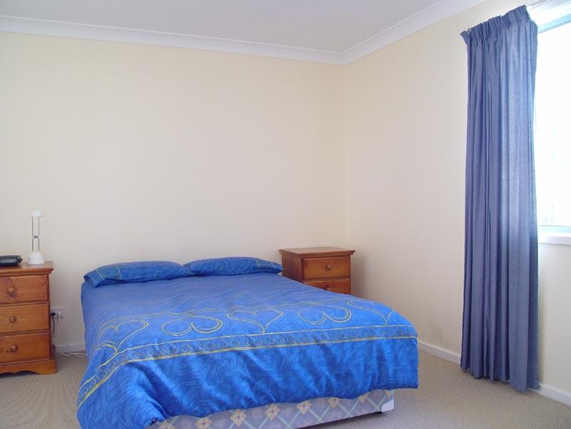 2/4 Kikarra Crescent, HAWKS NEST Picture 2