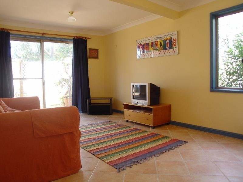 11 Fishermans Walk, Hawks Nest Picture 3