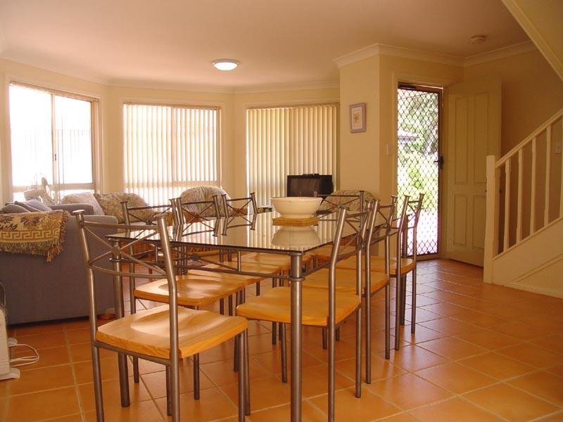 4/11 BENNETT STREET, HAWKS NEST Picture 2